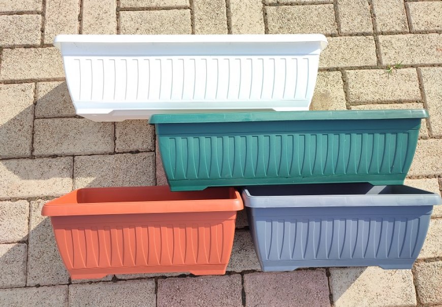 Plastic pots